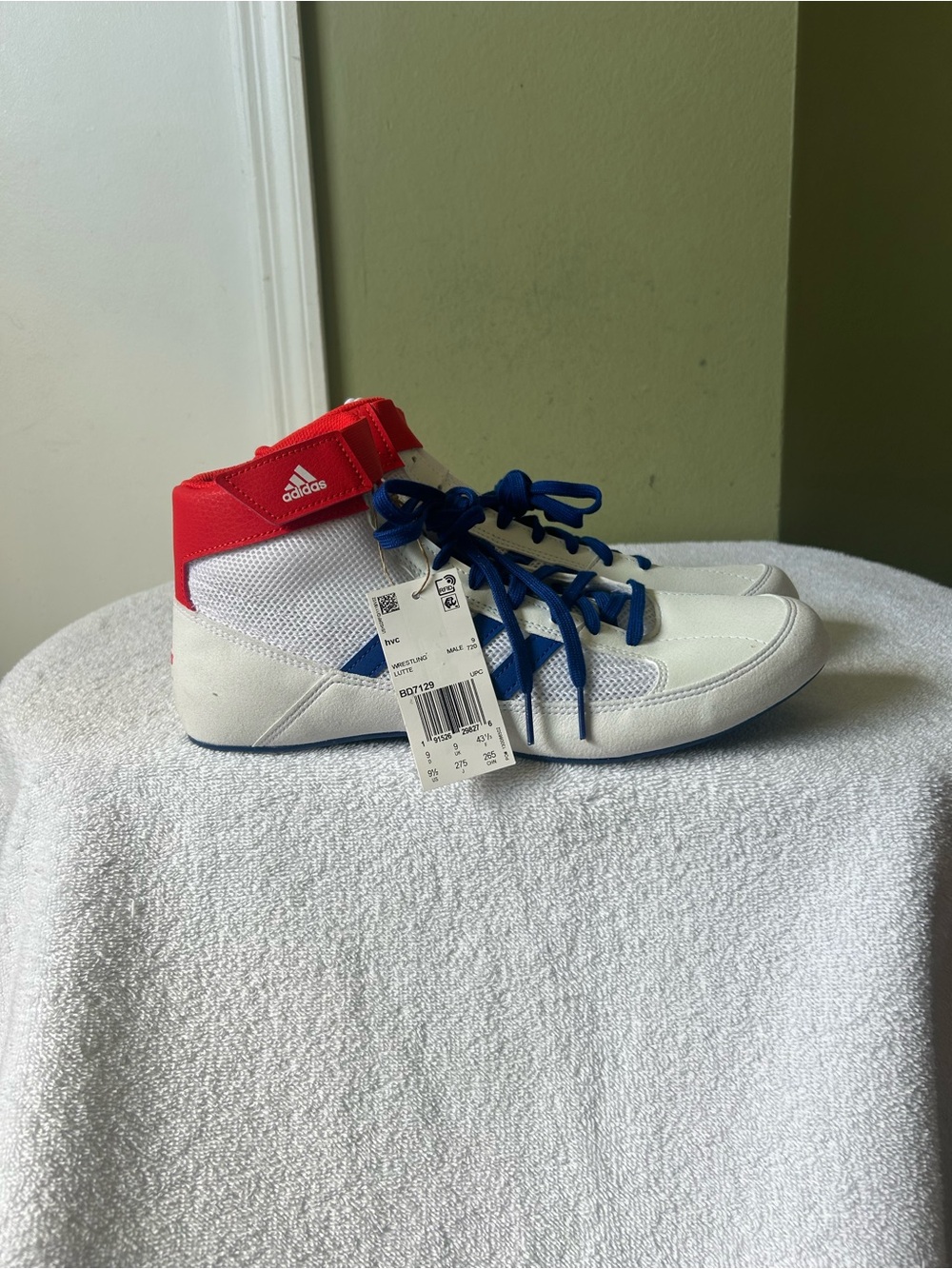 Adidas NWT Wrestling Lutte White High-Top Sneakers with Blue Stripes